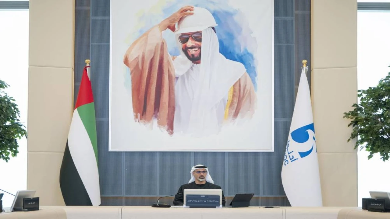 خالد بن محمد بن زايد يقود اجتماعًا حاسمًا لمجلس إدارة “أدنوك”
